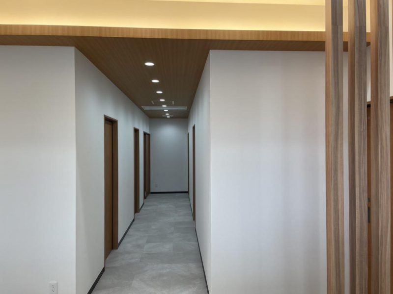 診察室前通路
